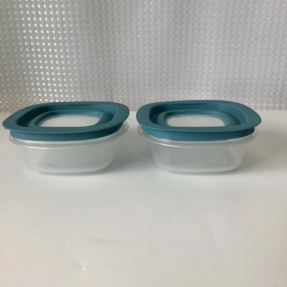 2 Rubbermaid Premier Square Food Storage Container 1.25 cups 7J5635 w/ Blue‎ Lid